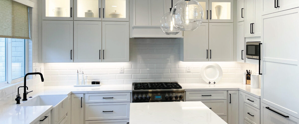 Black & white classic kitchen